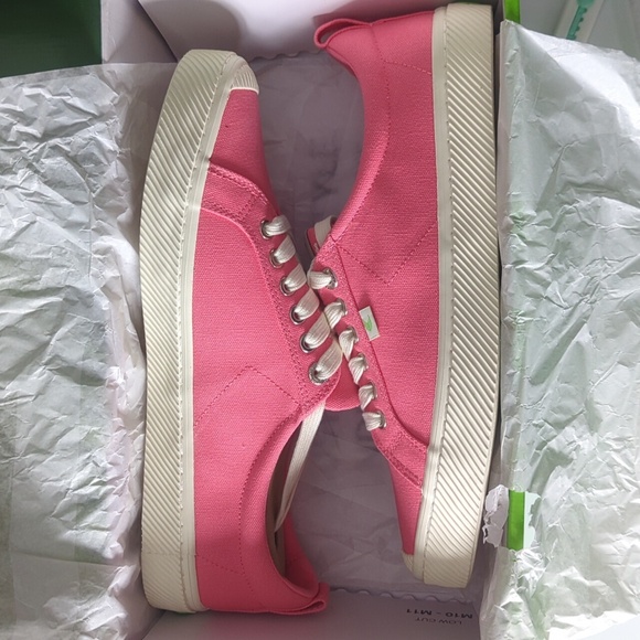 Cariuma (Pink Canvas/Off-White Sole) 10.5M/12W - Picture 5 of 9